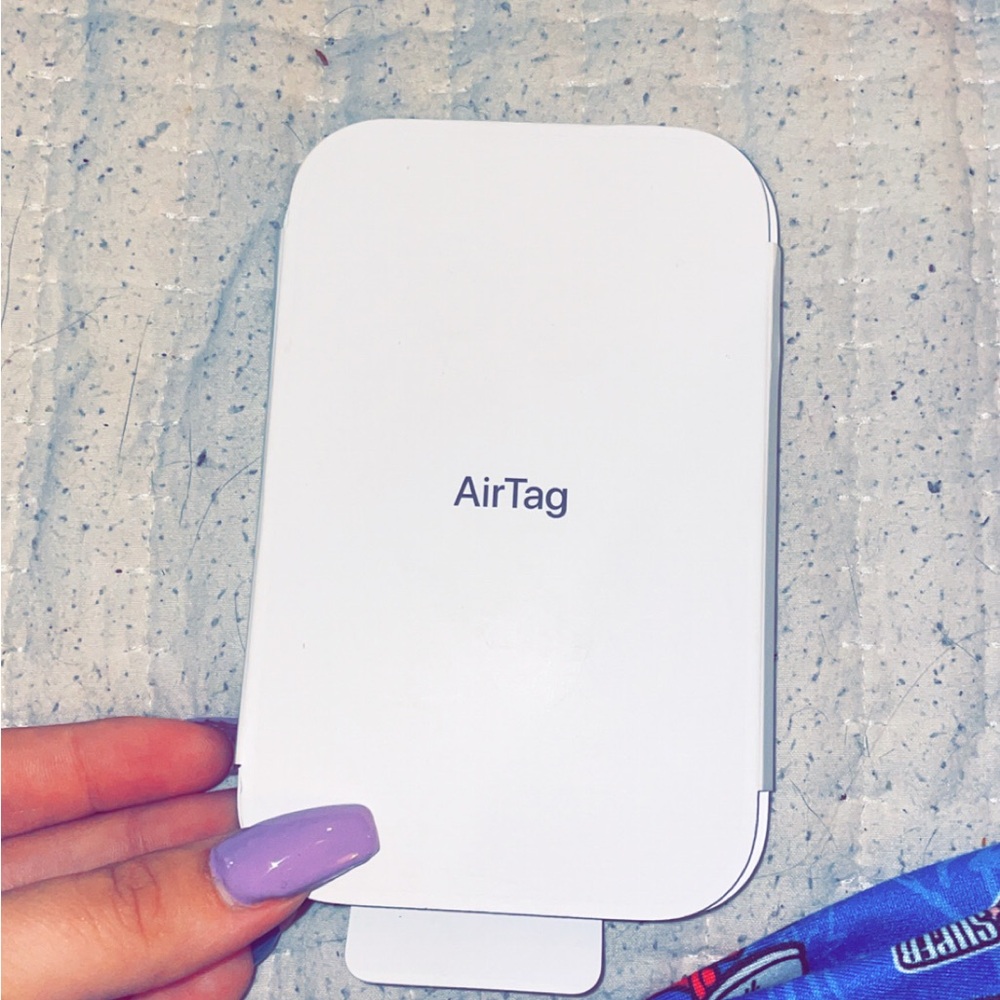 Apple AirTag in Classic White